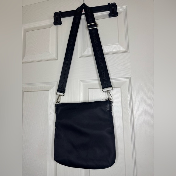 Steve Madden Black and Green Crossbody Bag - Picture 2 of 5